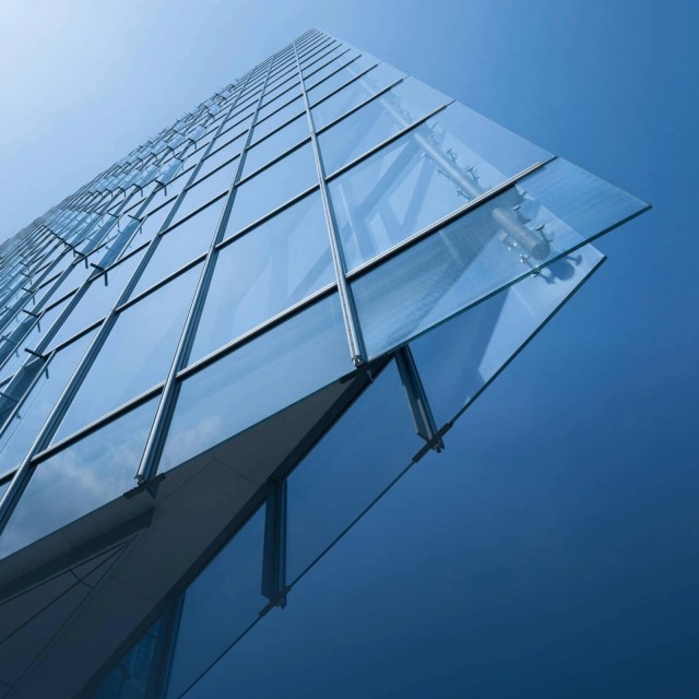 Hochhaus Fassade Glas quer