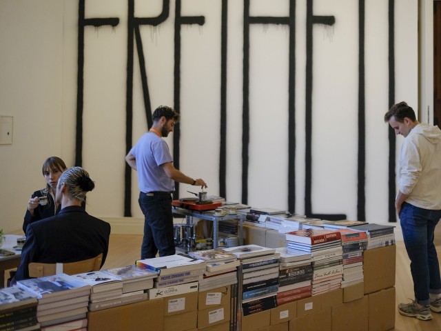 Visitors to the exhibition Retrospective Rikrit Tiravanija at the Gropius Bau Berlin