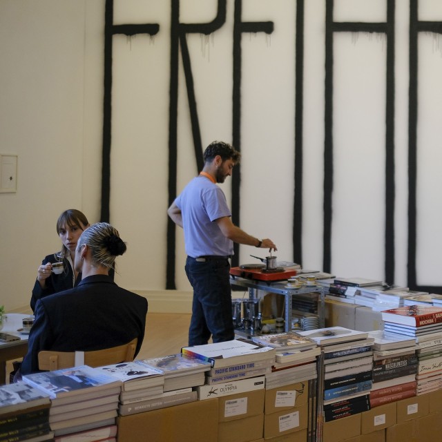 Visitors to the exhibition Retrospective Rikrit Tiravanija at the Gropius Bau Berlin