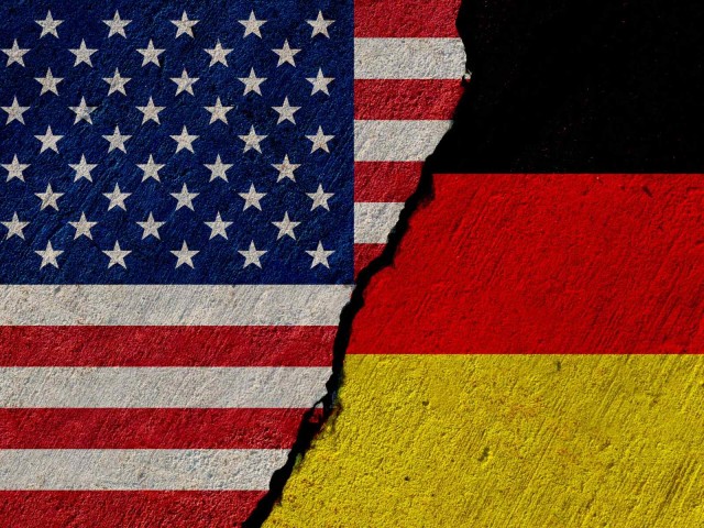 USA und Deutschland Flagge Riss